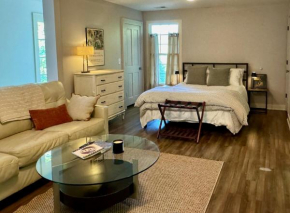 8 min to UGA NEW Lake Loft Apt near downtown Athens at UGA free wifi and coffee